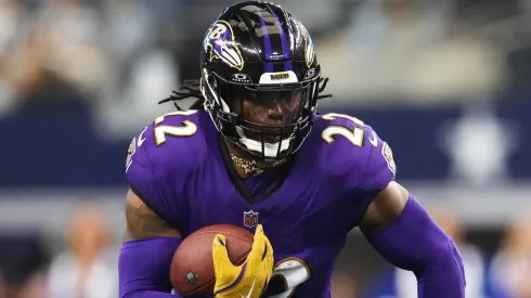 Derrick Henry #22 of the Baltimore Ravens runs for a touchdown against the Dallas Cowboys during the third quarter at AT&T Stadium on September 22, 2024 in Arlington, Texas.