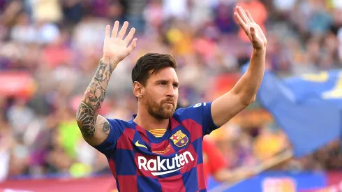 Lionel Messi waves during Joan Gamper trophy in 2019