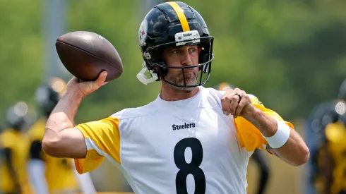 Aaron Rodgers #8 of the Pittsburgh Steelers in action during Minicamp at UPMC Rooney Sports Complex on June 10, 2025 in Pittsburgh, Pennsylvania.