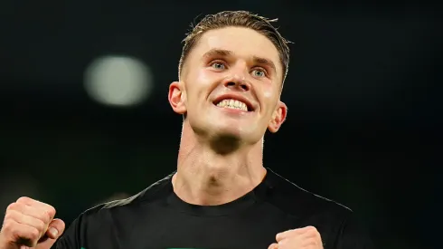 Viktor Gyokeres of Sporting CP celebrates scoring his team's fourth goal during the Liga Portugal Betclic match between Sporting CP and Estrela da Amadora at Estadio Jose Alvalade on November 01, 2024.