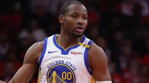 Jonathan Kuminga #00 of the Golden State Warriors drives against the Houston Rockets during the second half of a quarterfinal game in the NBA Emirates Cup.