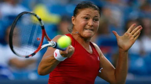Dinara Safina of Russia returns a shot to Shuai Peng of China during Day 4 of the Western & Southern Financial Group Women's Open on August 13, 2009.