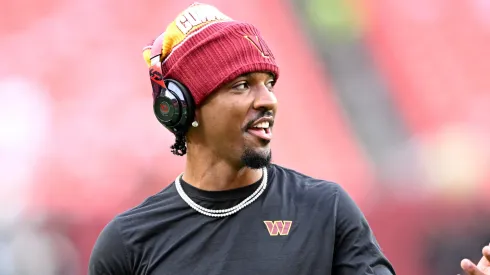 Jayden Daniels #5 of the Washington Commanders warms up before the game against the Cincinnati Bengals during the NFL Preseason 2025 game between Cincinnati Bengals and Washington Commanders at Northwest Stadium on August 18, 2025 in Landover, Maryland.
