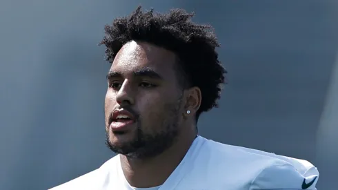 Alijah Vera-Tucker of the Jets