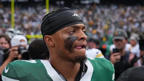 Justin Fields looks on after losing to the Steelers on September 07, 2025 in East Rutherford.