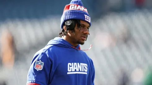 Malik Nabers #1 of the New York Giants warms up.