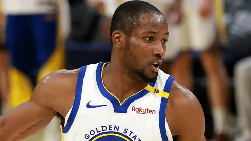 Jonathan Kuminga #00 of the Golden State Warriors dribbles the ball.