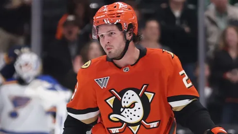 Mason McTavish practices with an OHL team amid ongoing contract talks with the Ducks.