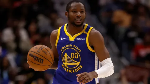 Jonathan Kuminga #00 of the Golden State Warriors dribbles the ball down.