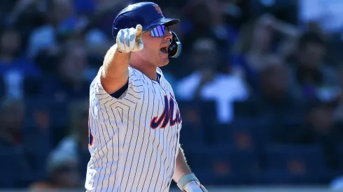 Pete Alonso #20 of the New York Mets in action.