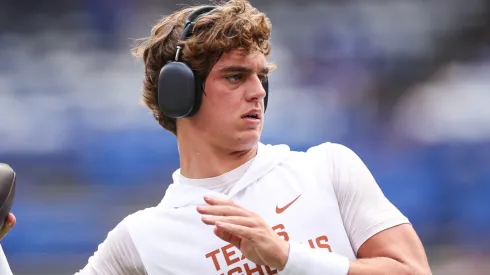 Arch Manning #16 of the Texas Longhorns.