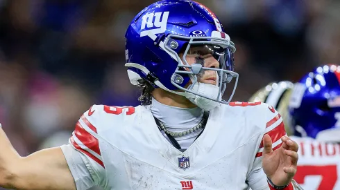 Jaxson Dart #6 of the New York Giants throws a pass.