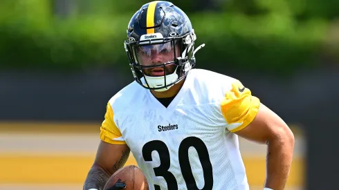 Jaylen Warren #30 of the Pittsburgh Steelers.