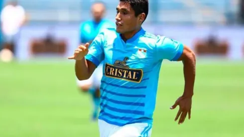 Írven Ávila, defendiendo los colores de Sporting Cristal.
