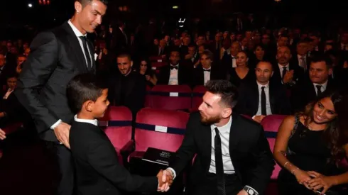 THE BEST. Cristiano y Messi comparten escenario en la última edición de la premación de FIFA.
