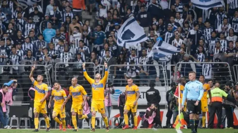 Los jugadores de Tigres celebrando el título.
