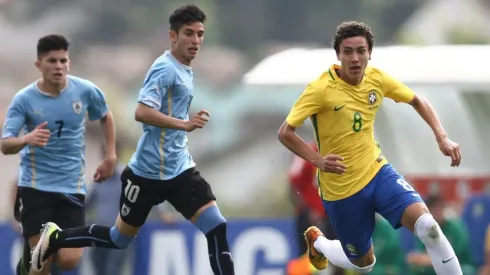 ¿OTRO MÁS? Bobsin lleva la pelota ante Uruguay durante el último Sudamericano
