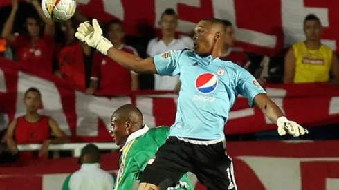 ¡UN LOCO! Se tomó a pecho lo de amistoso y terminó expulsado por el gesto que al juez le pareció malo (FOTO: Getty)