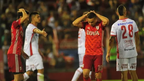 NO LEVANTA CABEZA. River perdió su tercer partido consecutivo como visitante y quedó muy lejos del líder Boca.
