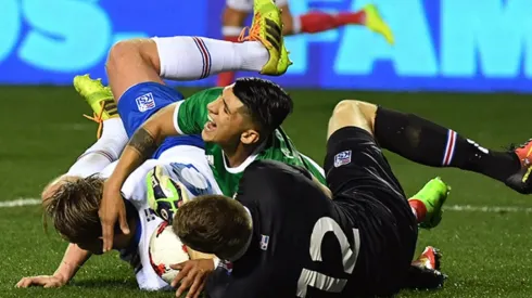 Alan Pulido se lesionó de su tobillo derecho y fue enviado de vuelta a su club.