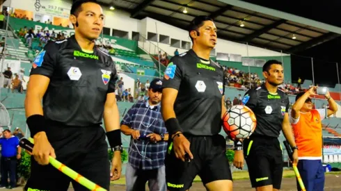 Los árbitros exigen que se les pague lo que les corresponde.