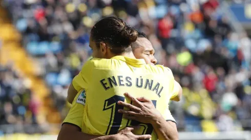 ¡VENGA ESE ABRAZO! Bacca asistió a su compañero de ataque para darle la victoria al Villareal.
