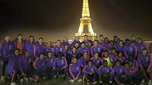 Los jugadores con la Torre Eiffel...
