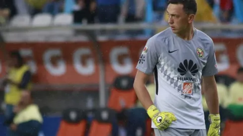 Marchesín realizó una salvada clave en el Clásico Joven.