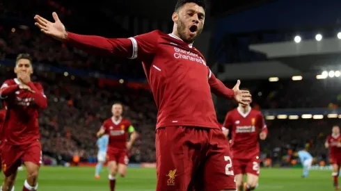 MISIL CHAMBERLAIN. El inglés puso el 2-0 del Liverpool contra Manchester City de un golazo al ángulo.
