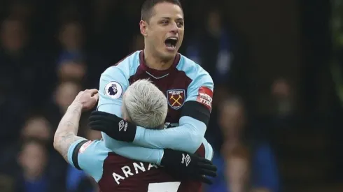 Chicharito le arruinó la fiesta al Chelsea con una gran definición