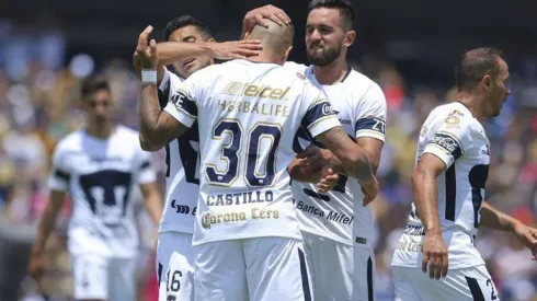 El hattrick de Castillo revivió la esperanza de Pumas.
