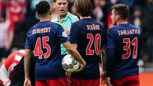 Ajax sufrió el apriete de los ultras tras la derrota en el clásico holandés