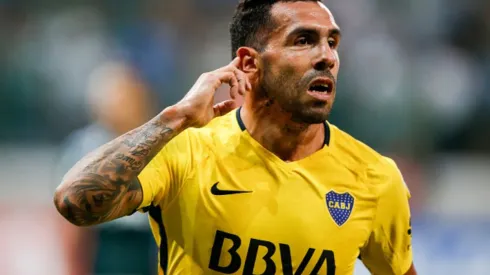 Carlos Tevez enfrentando a Palmeiras, por Copa Libertadores.
