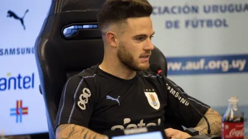 EN CONFERENCIA. Nahitan Nández habló con la prensa con los colores de la Selección de Uruguay.
