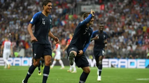 ¡BAILA, ANTOINE! Griezmann y una definición de primera para poner el 2 a 1.
