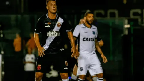 ¡Solo! Contra el arquero, Maxi perdió un gol insólito.
