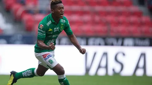 Aquino celebró su primer gol en León con mucha alegría.
