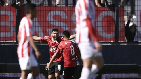 Independiente levantó un 0-2 y aguantó el empate ante Estudiantes con uno menos en un partidazo