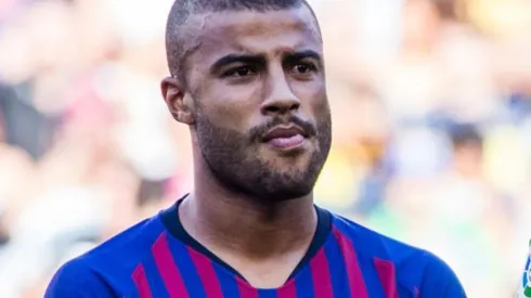 Un papelón: Rafinha dejó sin balón a un grupo de chicos que jugaban en una plaza