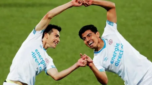 COMO EN SUS TIEMPOS TUZOS. Hirving Lozano y Erick Gutiérrez festejaron como en Pachuca.
