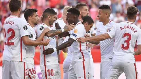 Foto de los jugadores de Sevilla celebrando un gol.
