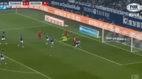 Qué hiciste, James: quedó solo en el área chica, sin arquero ¡y lo erró!