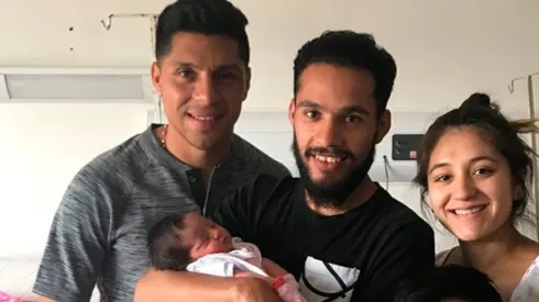 Enzo Pérez y su hermano, juntos en el hospital en el nacimiento de este último.
