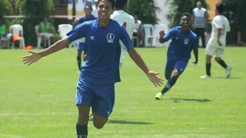 El joven futbolista ya vistió los colores del seleccionado juvenil peruano.
