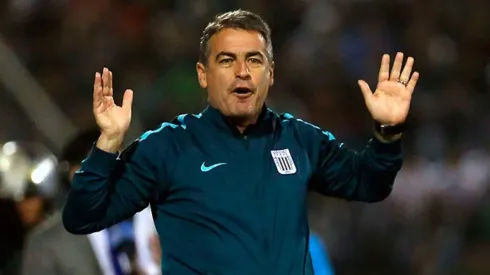 El entrenador sería reemplazado por Franco Navarro, que tiene pasado en el club.