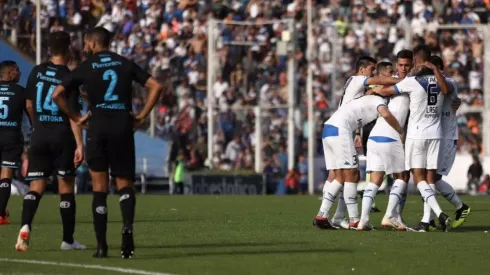 Todo Vélez celebra el golazo de la victoria.
