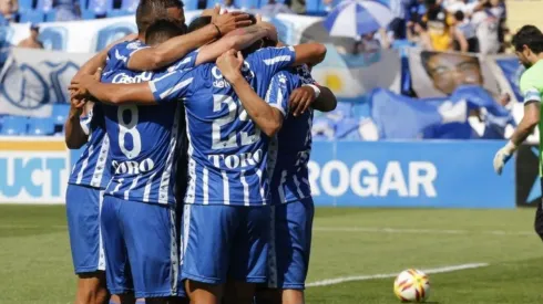 Godoy Cruz celebra el tanto de Santiago García.
