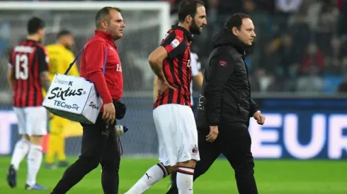 Gonzalo Higuaín se retiró dolorido.
