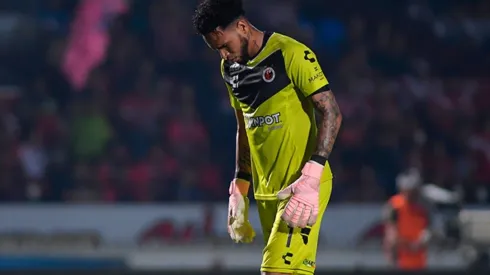 ¿Volverá el guardametas a atajar en el fútbol europeo?