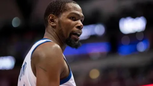 ¡Se calentó! Kevin Durant insulta a un fanático de los Mavericks